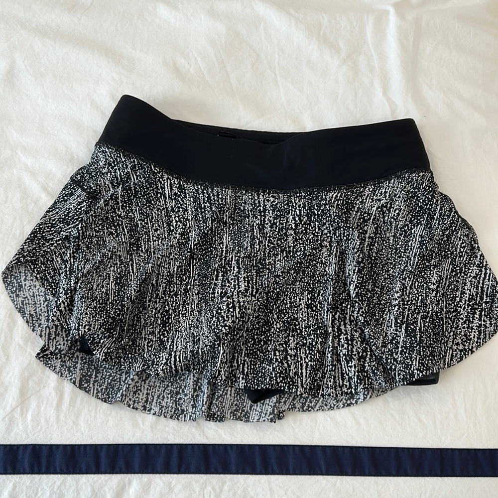 RARE lululemon black and white skort